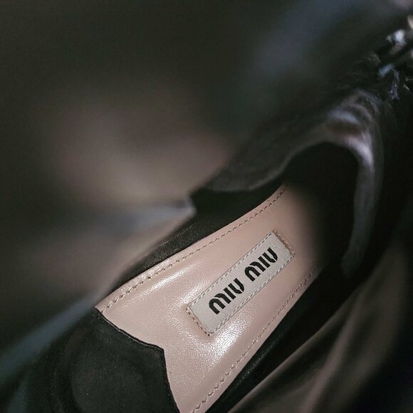 MIU MIU BLACK SUEDE LACEUP ANKLE BOOTS (39) - Picture 10 of 12